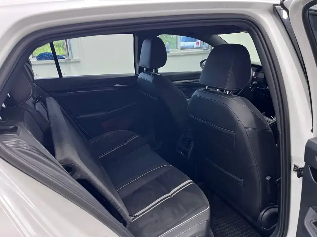 Volkswagen Golf 2021 из CN, фото 8