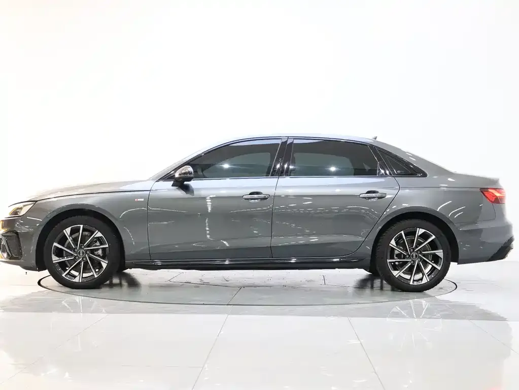 Audi A4L 2023 из CN, фото 5