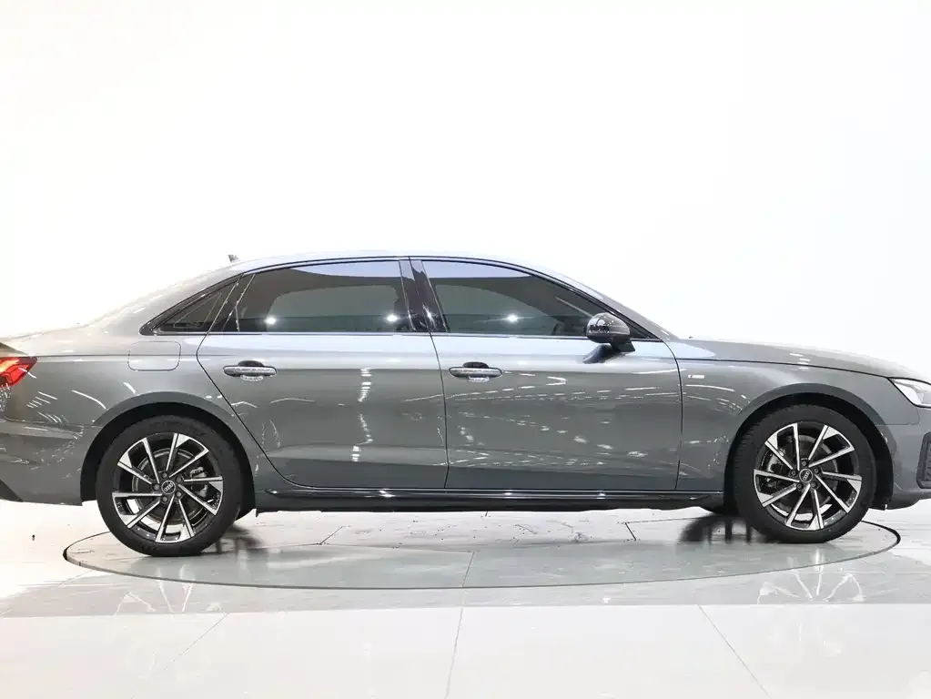 Audi A4L 2023 из CN, фото 6