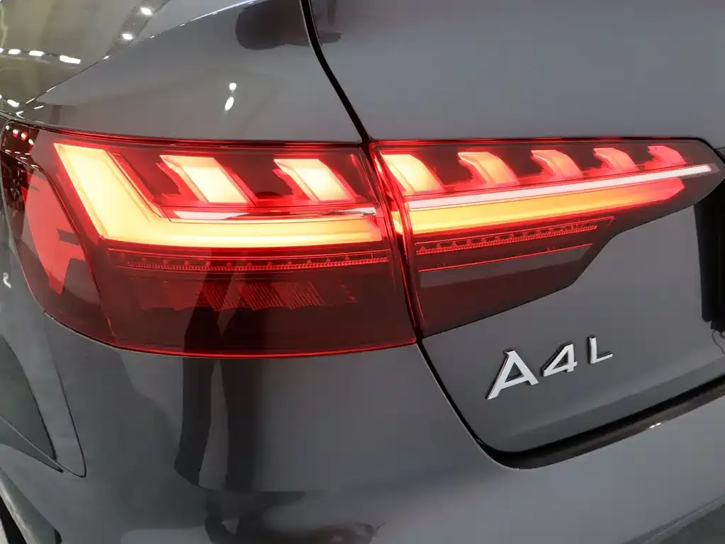 Audi A4L 2023 из CN, фото 8