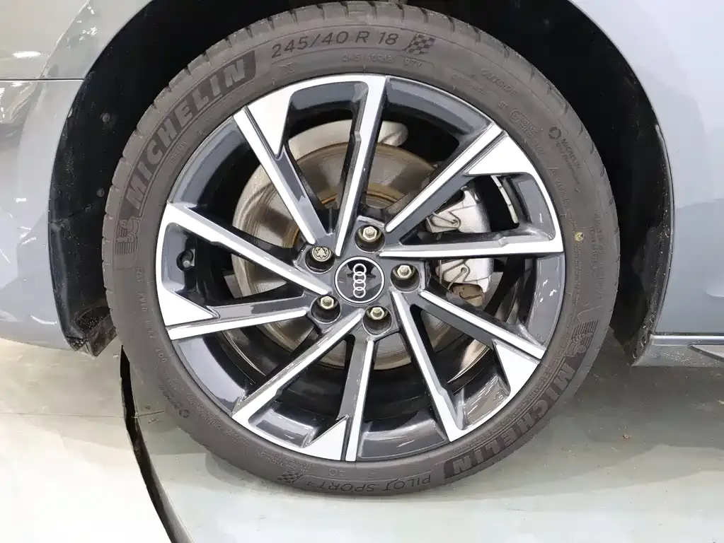 Audi A4L 2023 из CN, фото 9