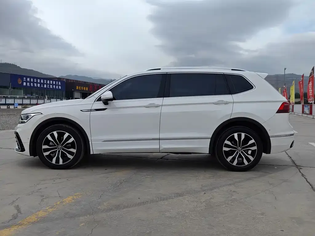 Volkswagen Tiguan L 2021 из CN, фото 8