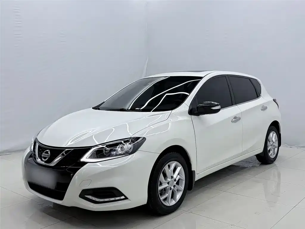 Nissan Tiida 2023 из CN, фото 2