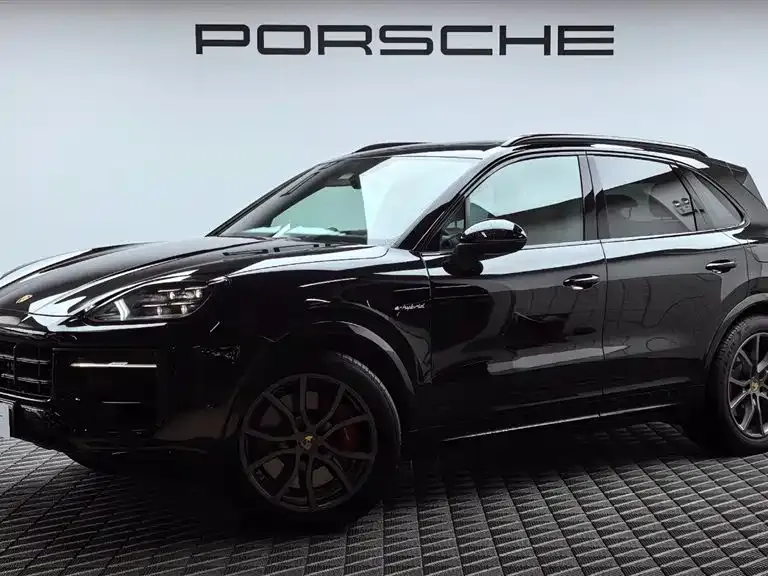 Porsche Cayenne Hybrid 2025 из CN, фото 1