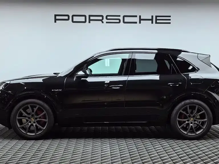 Porsche Cayenne Hybrid 2025 из CN, фото 4