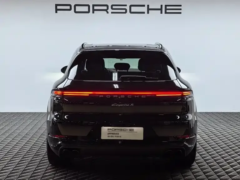 Porsche Cayenne Hybrid 2025 из CN, фото 5