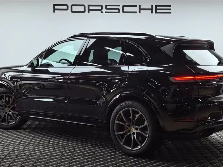 Porsche Cayenne Hybrid 2025 из CN, фото 6