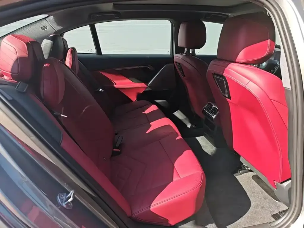 BMW i5 — фото 10
