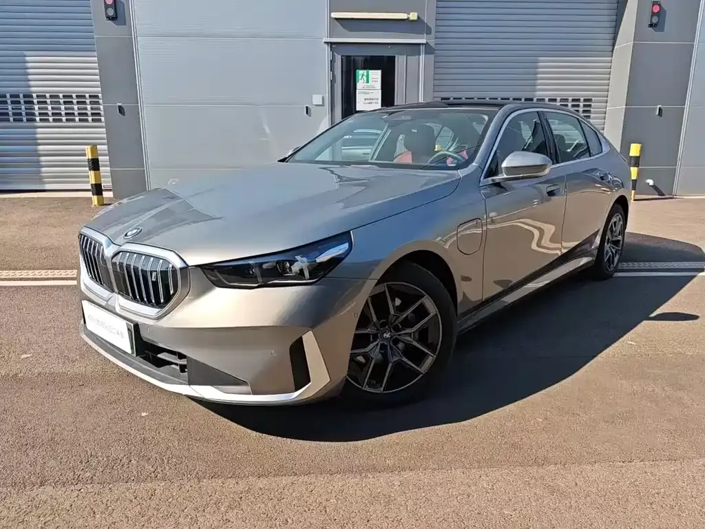 BMW i5 — фото 2