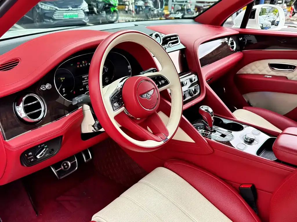 Bentley Bentayga 2021 из CN, фото 10