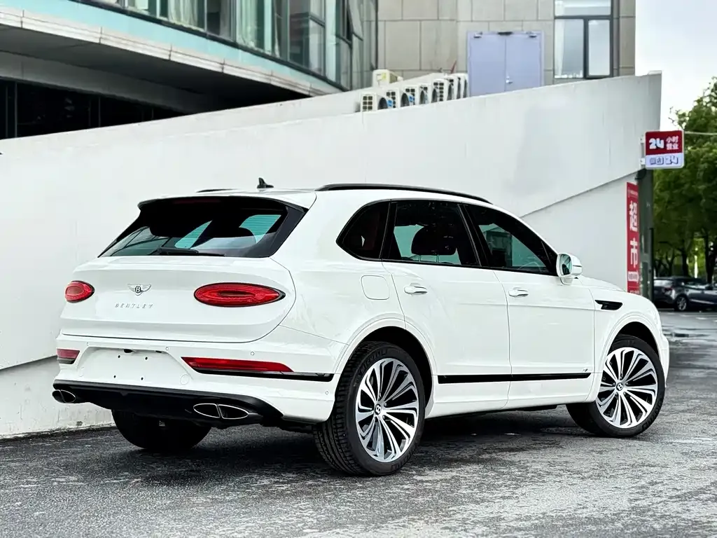 Bentley Bentayga 2021 из CN, фото 2