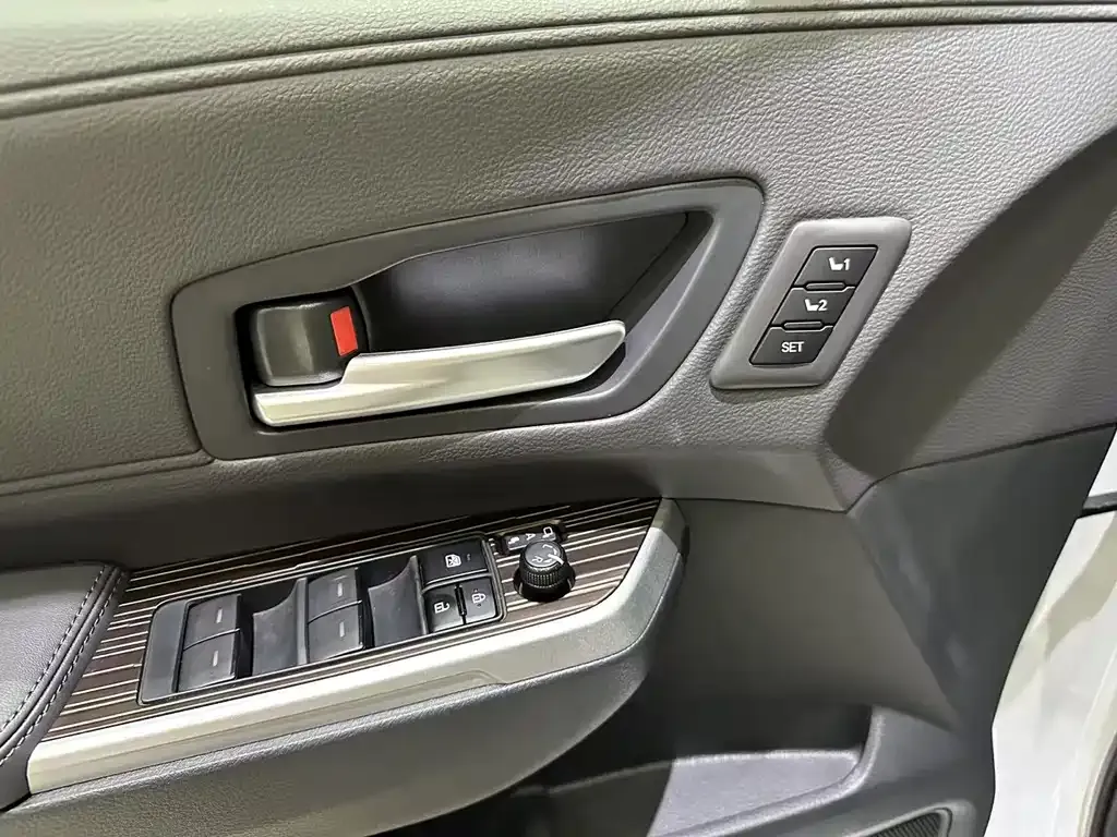 Toyota Granvia 2025 из CN, фото 6