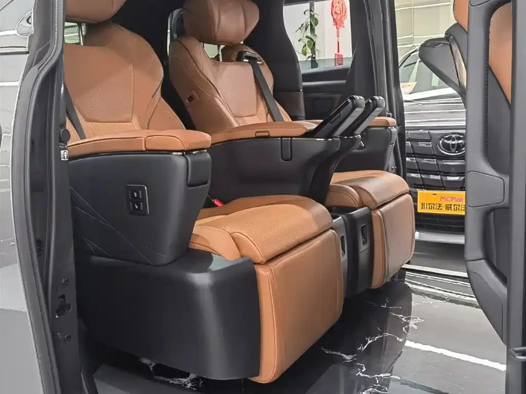 Toyota Vellfire — фото 8