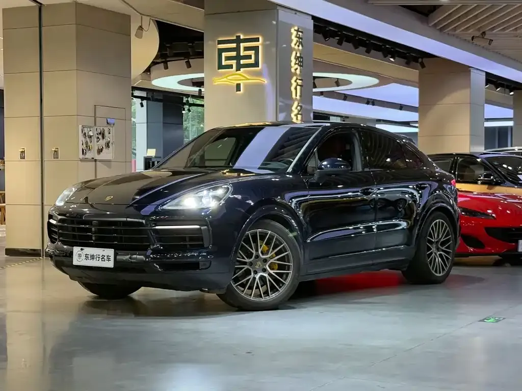 Porsche Cayenne — фото 1