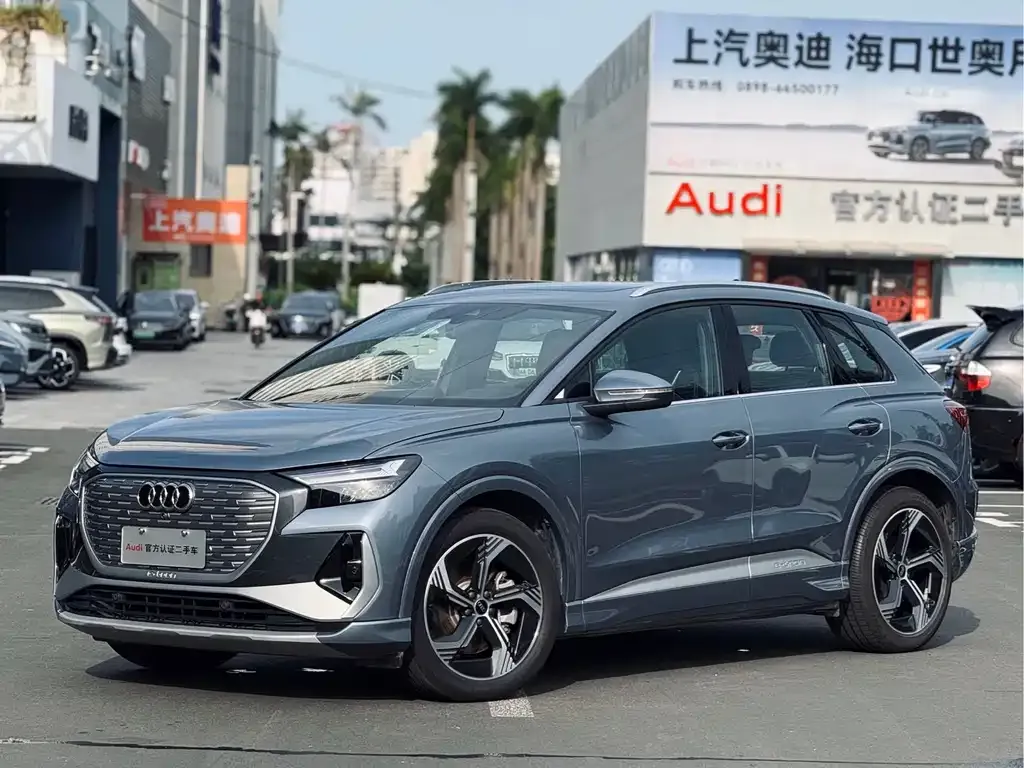 Audi Q4 e-tron — фото 1