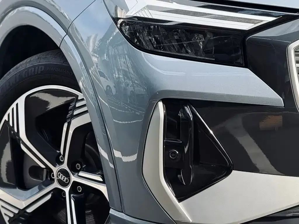 Audi Q4 e-tron — фото 10