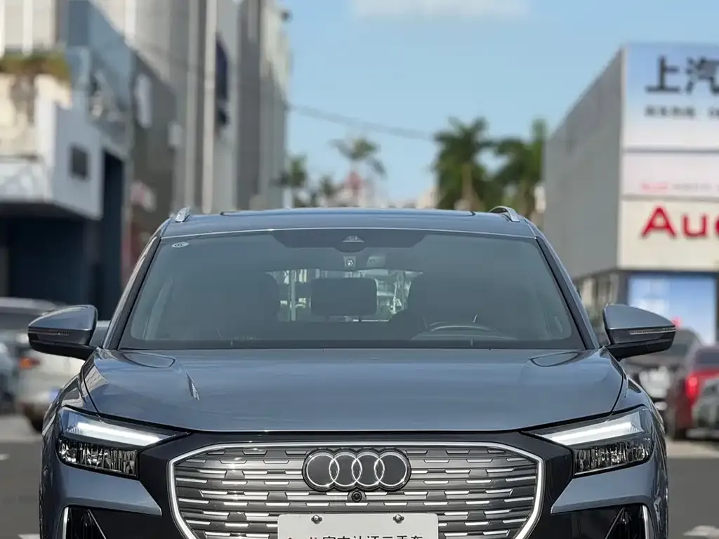Audi Q4 e-tron — фото 2