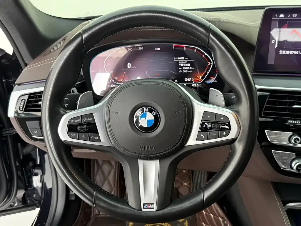 BMW 5 Series — фото 10