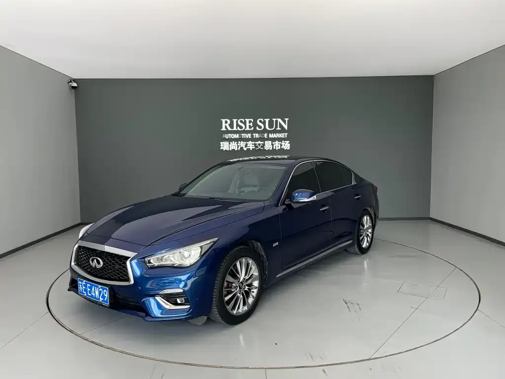 Infiniti Q50L — фото 1