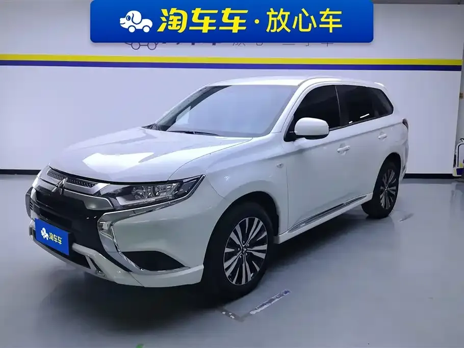 Mitsubishi Outlander 2023 из CN, фото 1