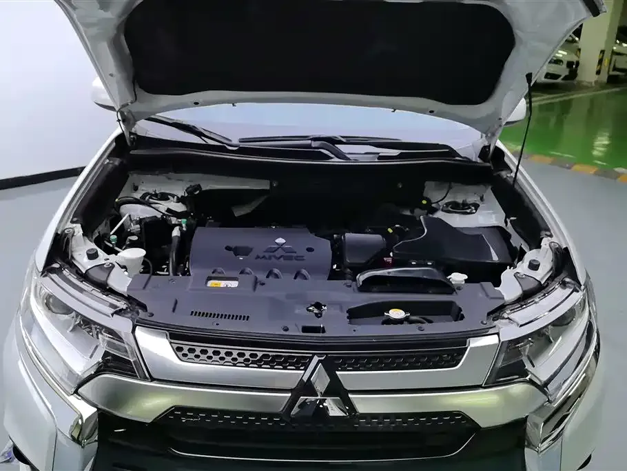 Mitsubishi Outlander 2023 из CN, фото 10