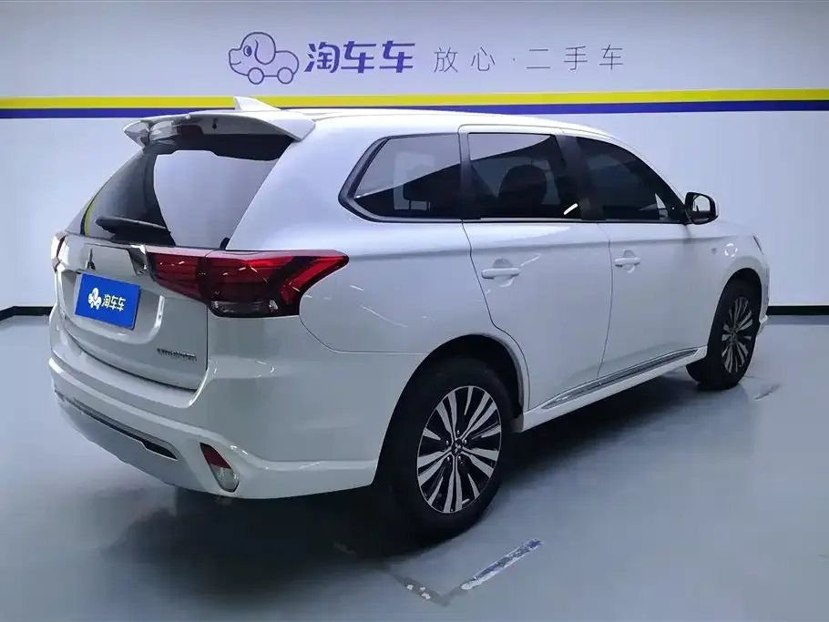 Mitsubishi Outlander 2023 из CN, фото 3