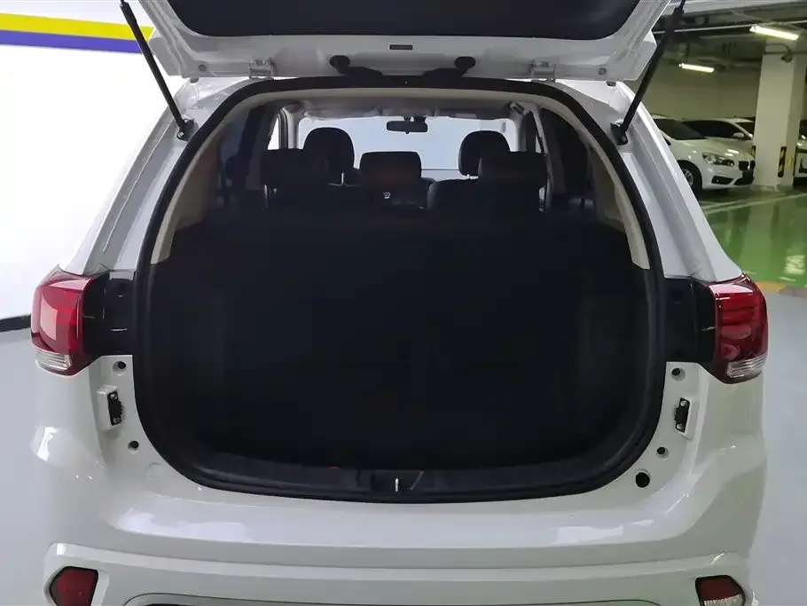 Mitsubishi Outlander 2023 из CN, фото 4