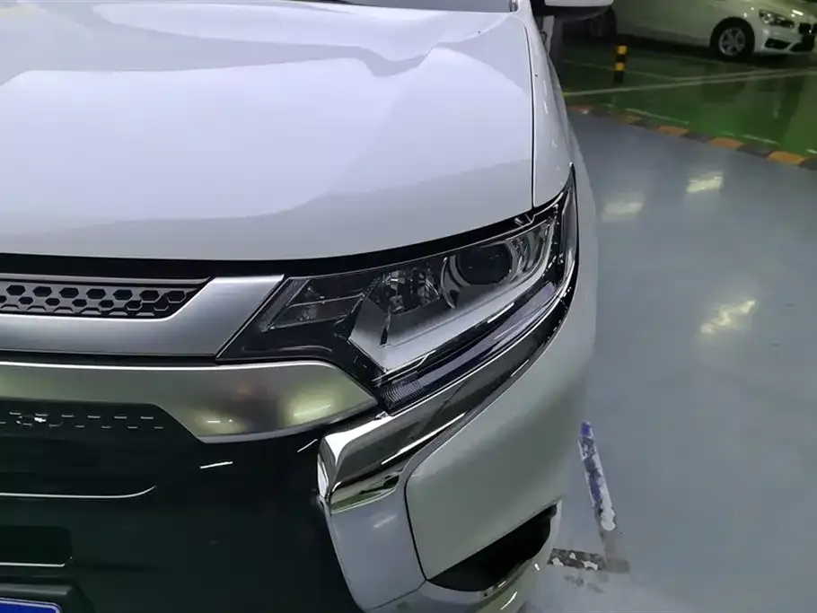Mitsubishi Outlander 2023 из CN, фото 5