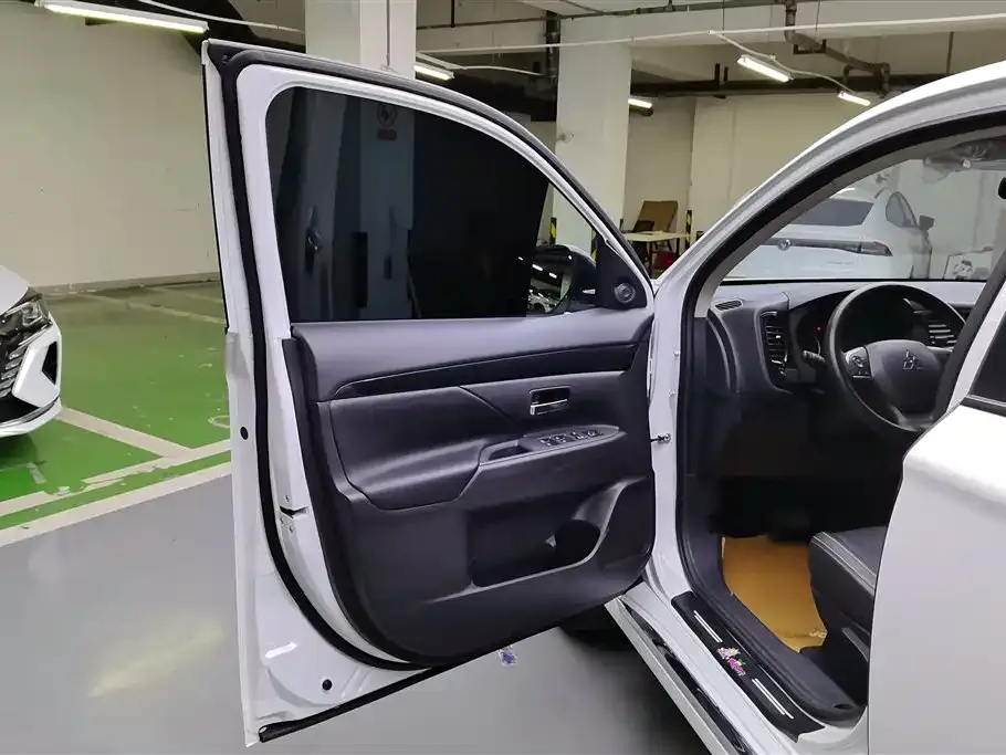 Mitsubishi Outlander 2023 из CN, фото 7