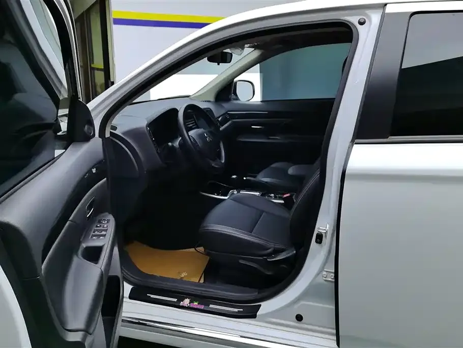 Mitsubishi Outlander 2023 из CN, фото 9
