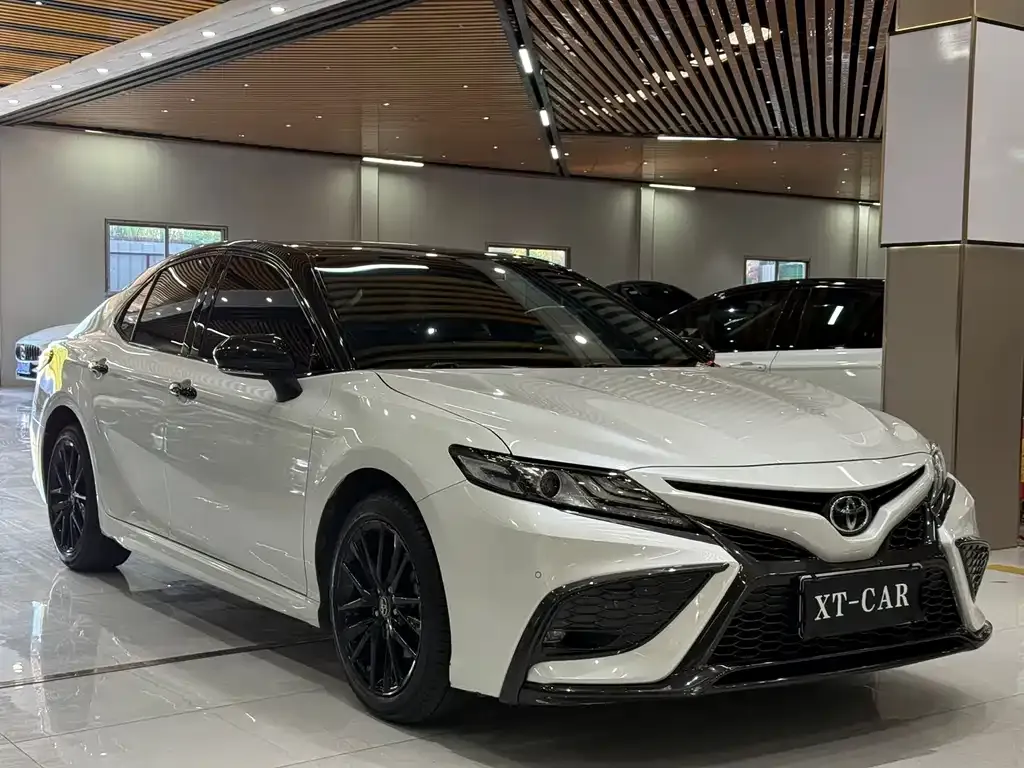 Toyota Camry — фото 3