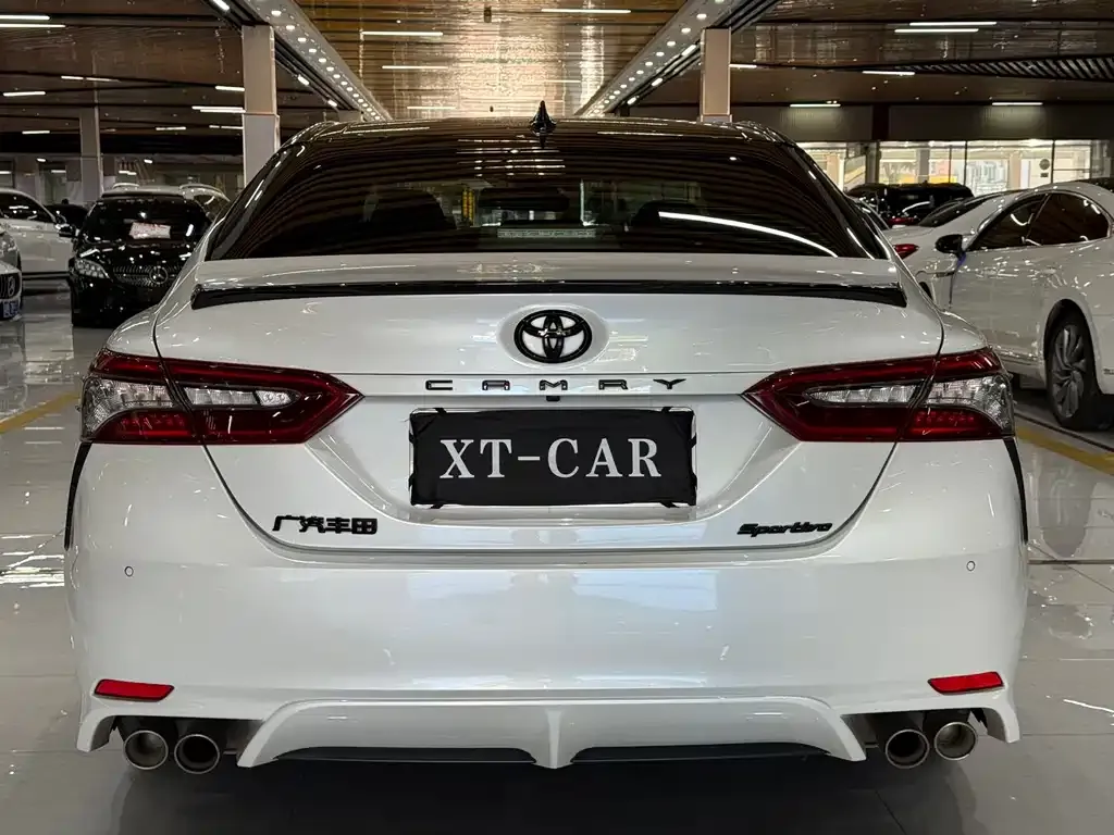 Toyota Camry — фото 5