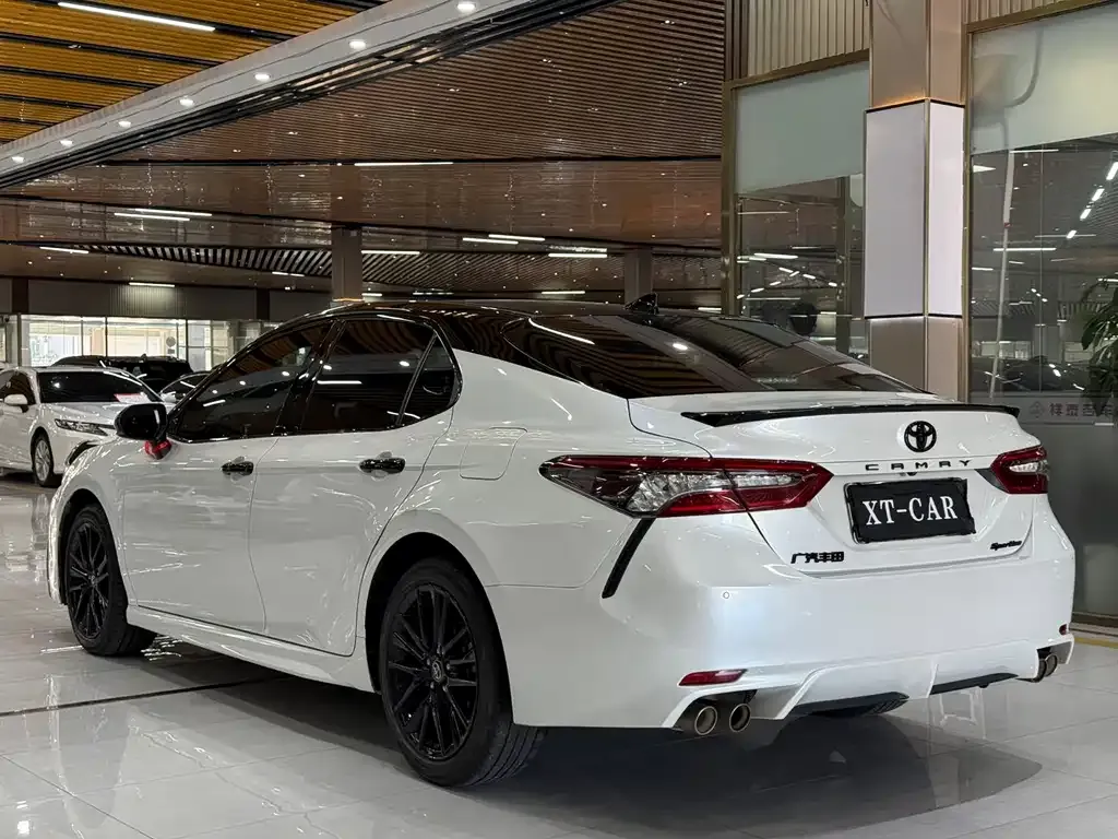 Toyota Camry — фото 6