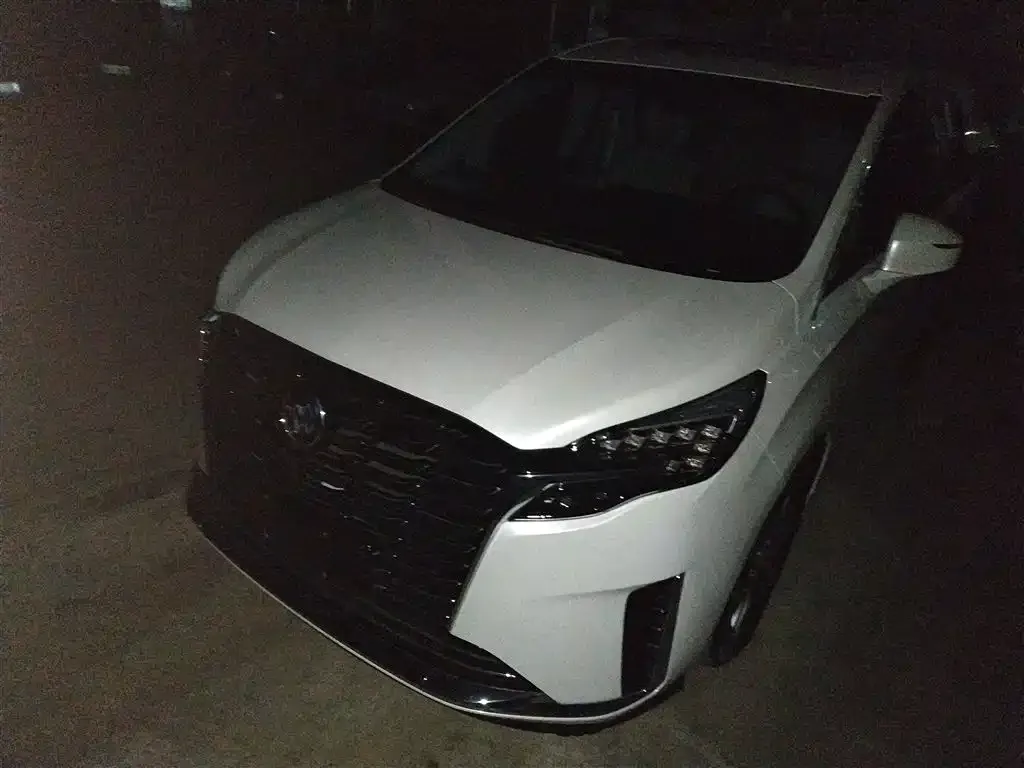 Buick GL8 2022 из CN, фото 2