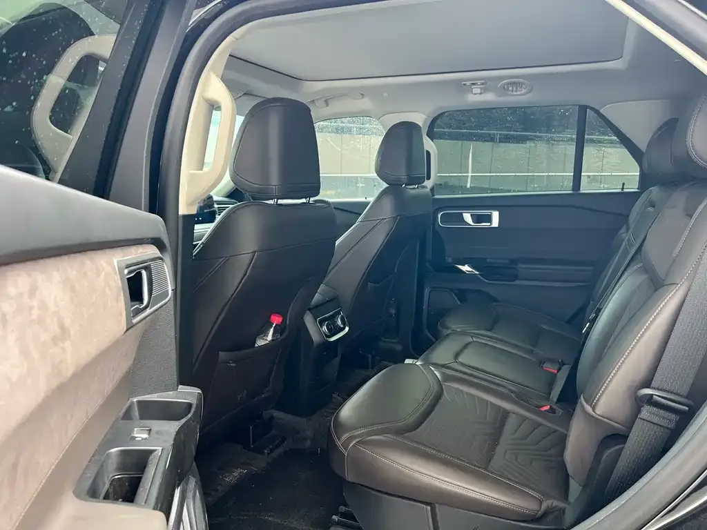 Ford Explorer 2024 из CN, фото 5