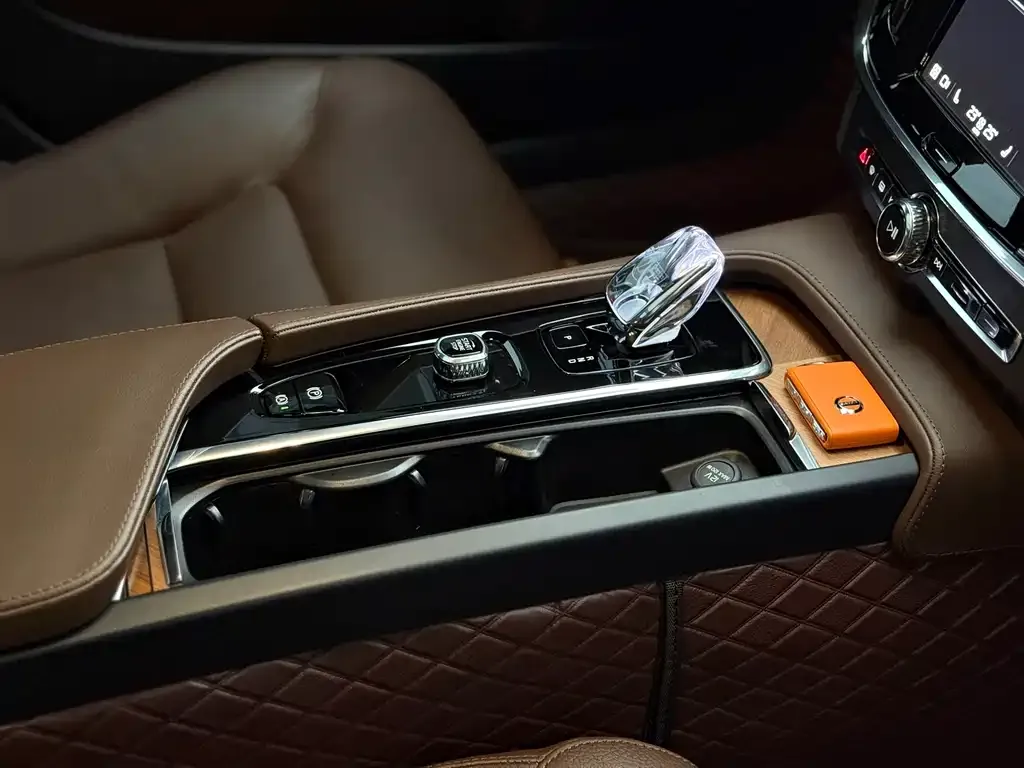 Volvo S90 2024 из CN, фото 8