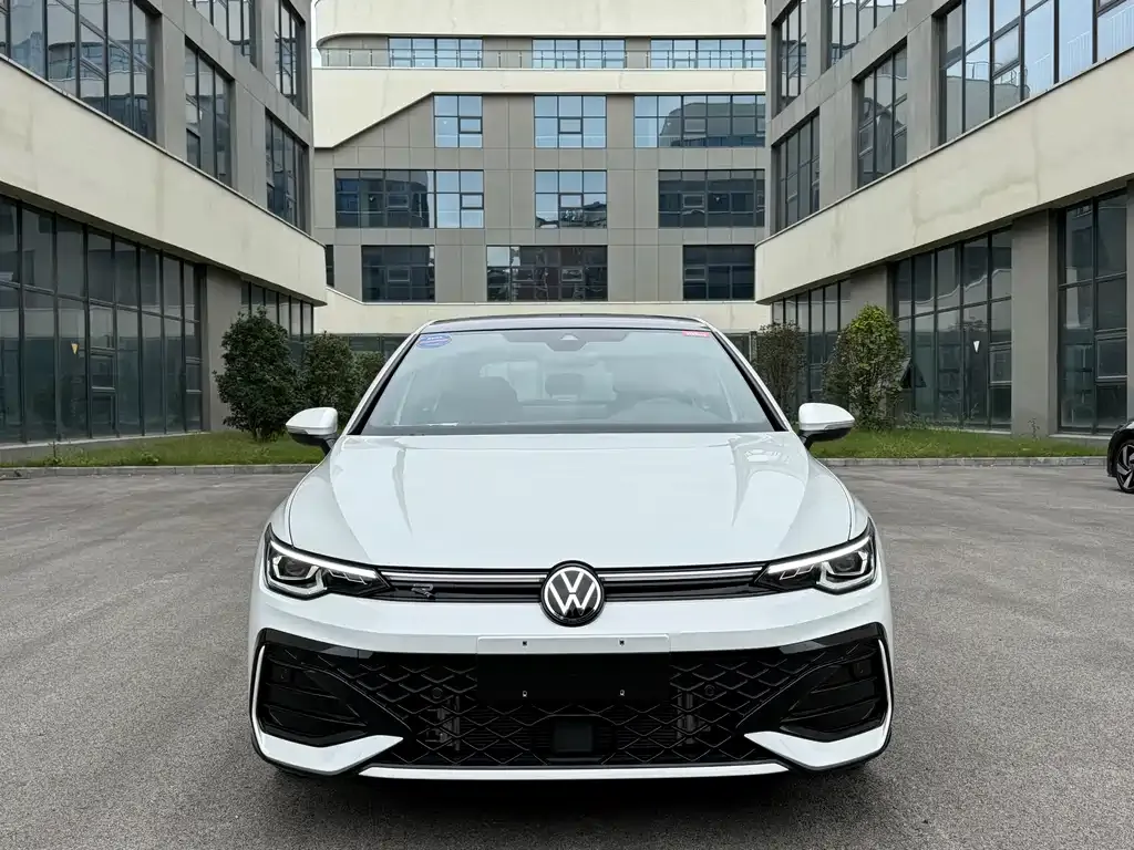 Volkswagen Golf 2025 из CN, фото 1