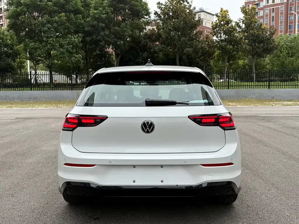 Volkswagen Golf 2025 из CN, фото 4