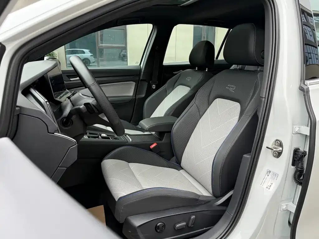 Volkswagen Golf 2025 из CN, фото 8