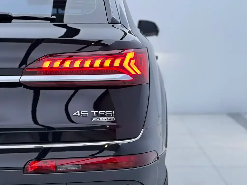 Audi Q7 2022 из CN, фото 5
