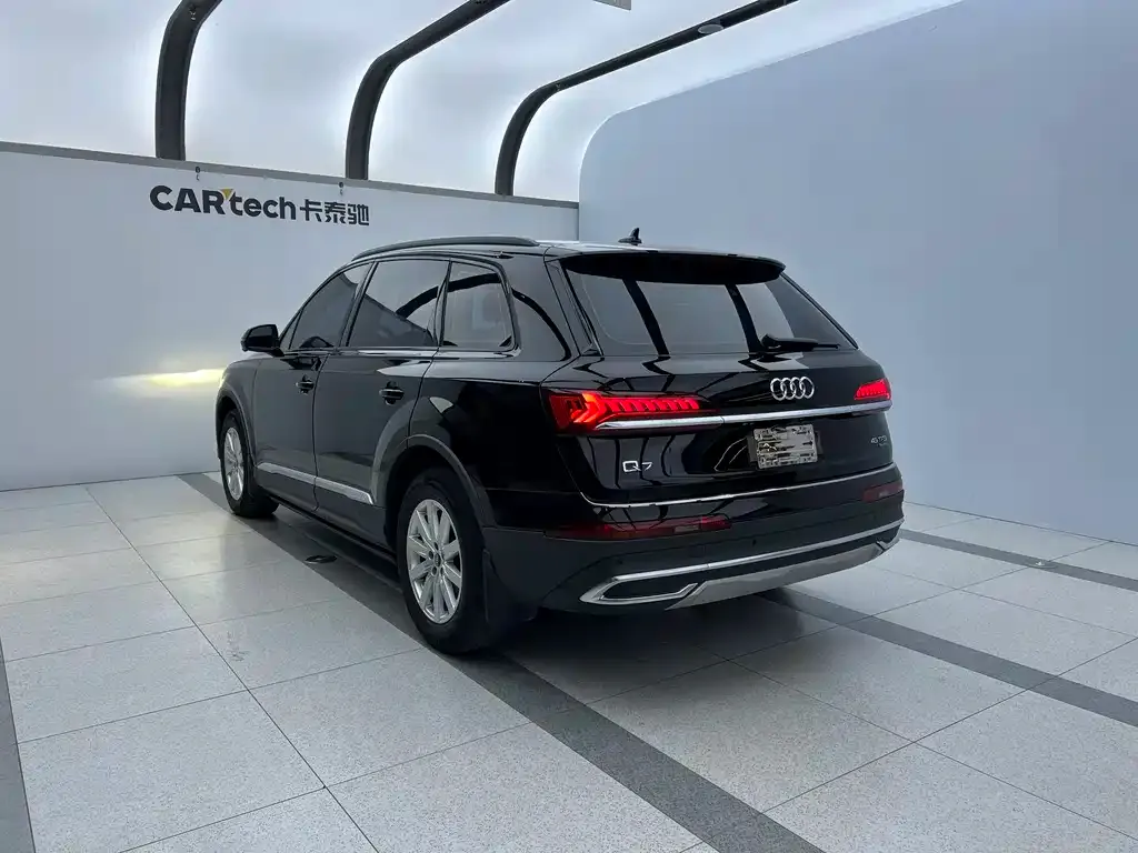 Audi Q7 2022 из CN, фото 6