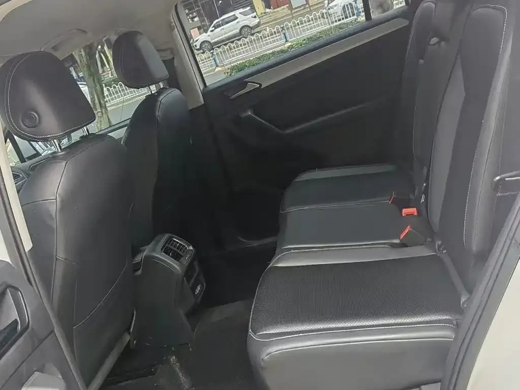 Volkswagen Tiguan L 2021 из CN, фото 8