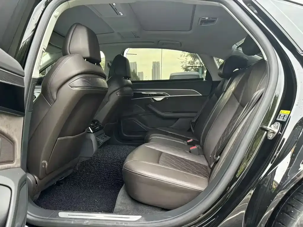 Audi A8 2021 из CN, фото 5