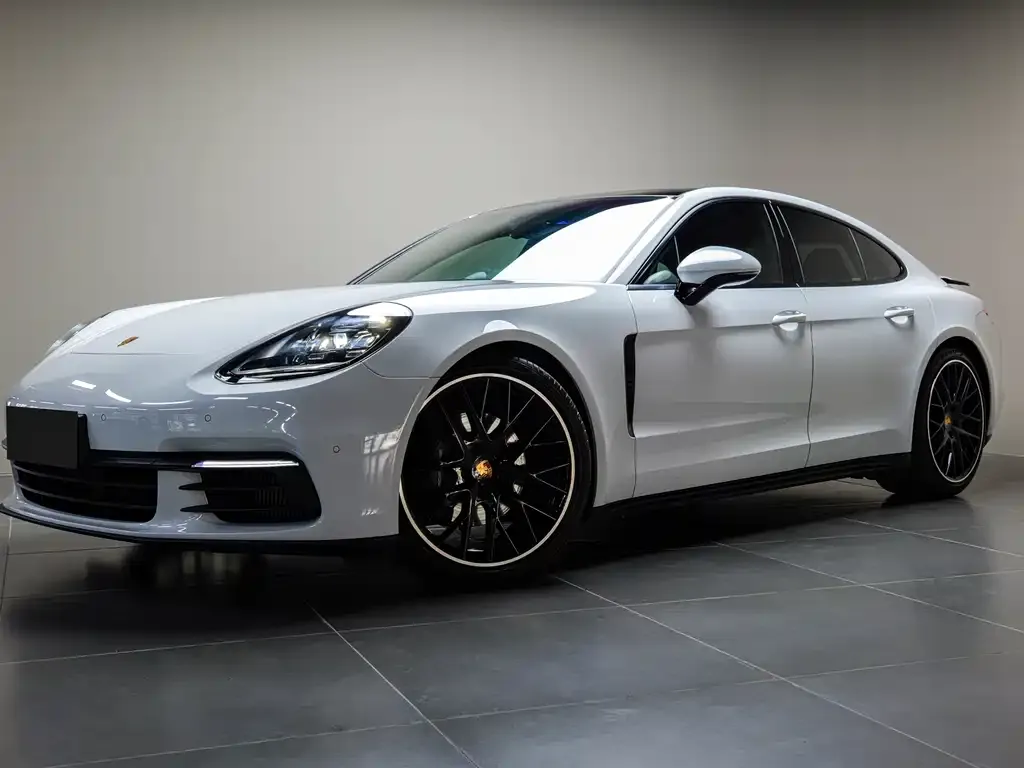 Porsche Panamera — фото 1