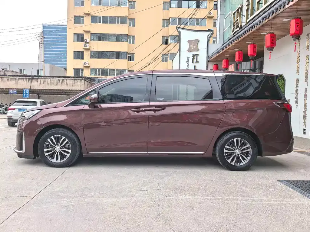 Buick GL8 2024 из CN, фото 3