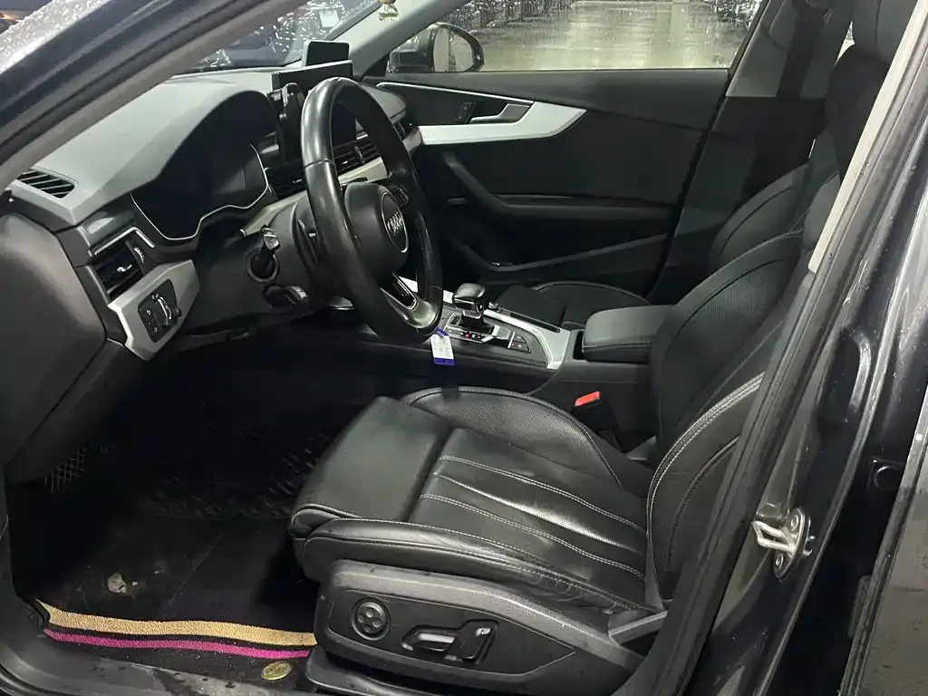 Audi A4L 2021 из CN, фото 5