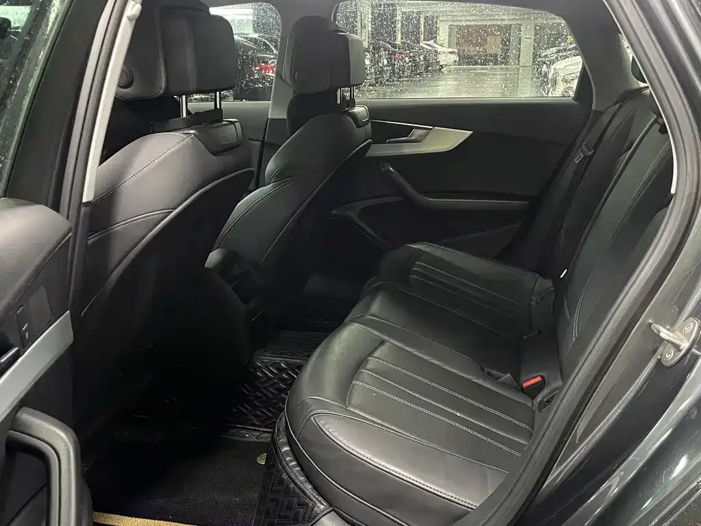Audi A4L 2021 из CN, фото 6