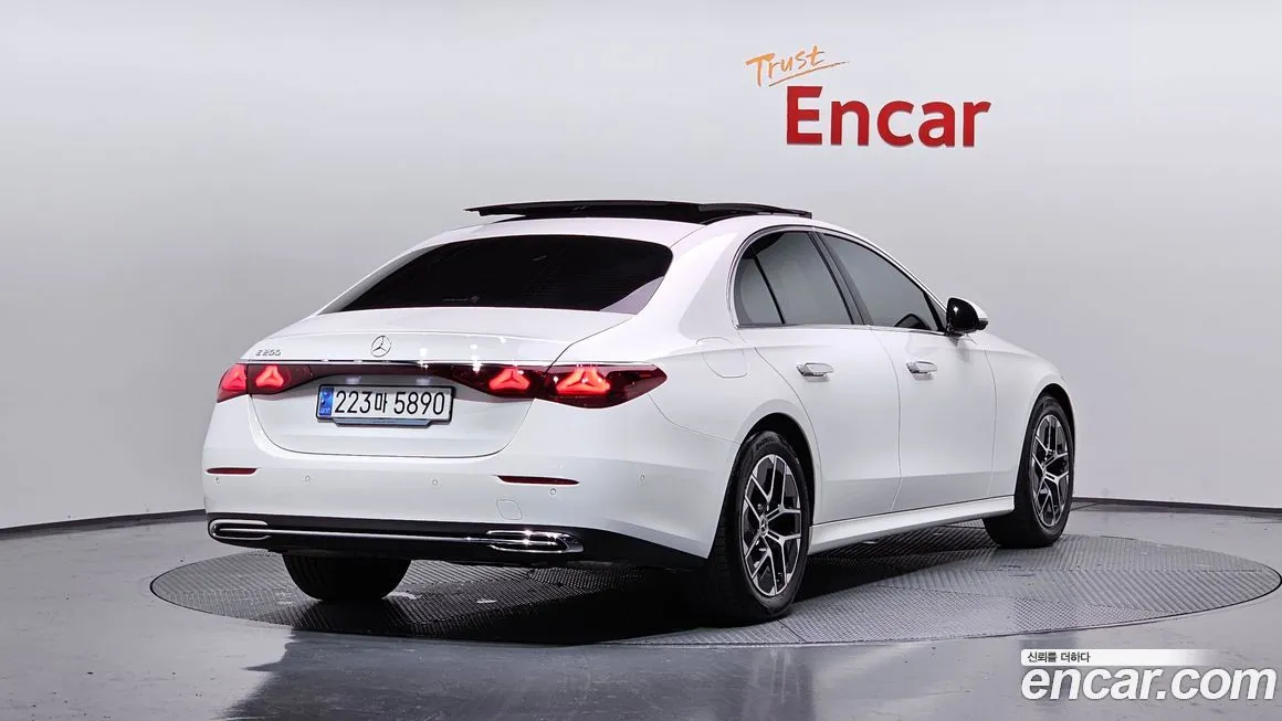 Mercedes-Benz E-Class 2024 из KR, фото 2