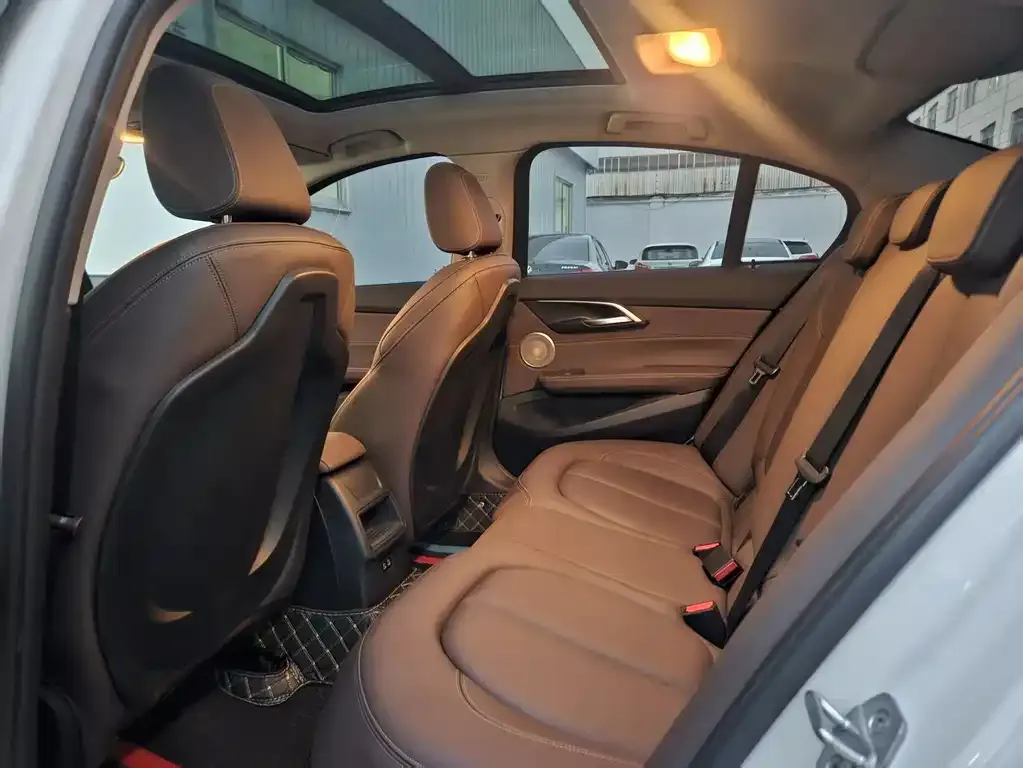 BMW 1 Series 2022 из CN, фото 9