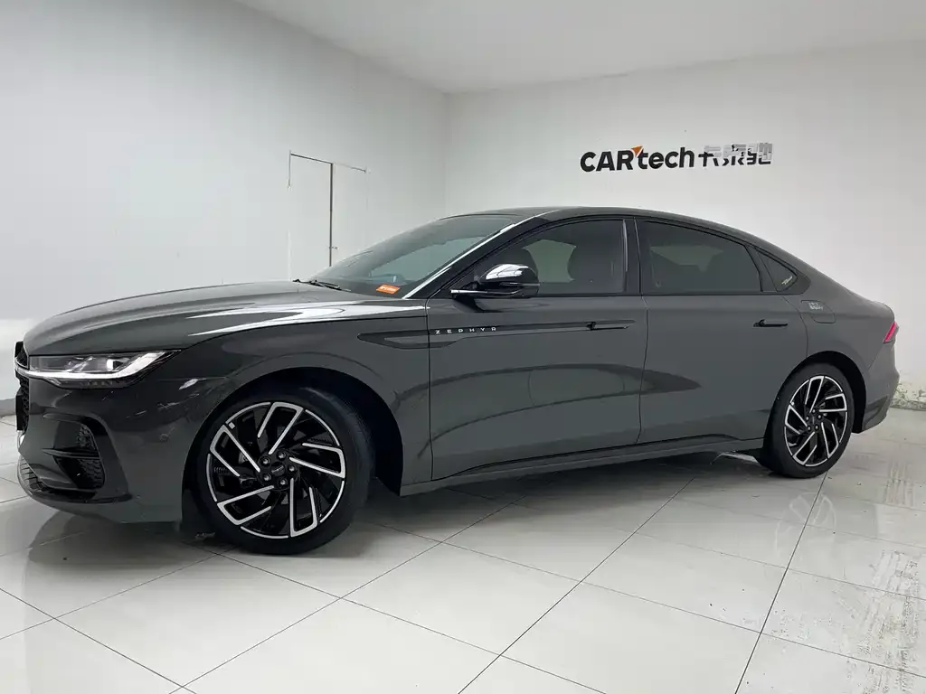 Lincoln Z 2023 из CN, фото 2